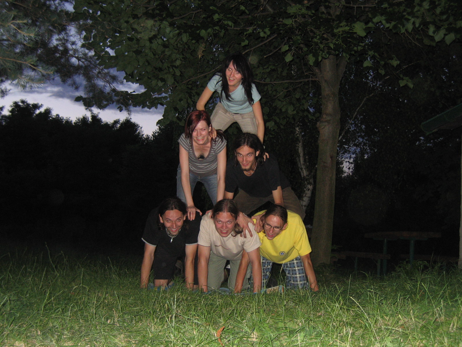 Naša slávna ľudská pyramída.... Ako čínsky cirkus :-))))))